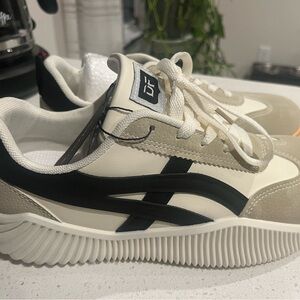 De Florance White Sneakers Brand New